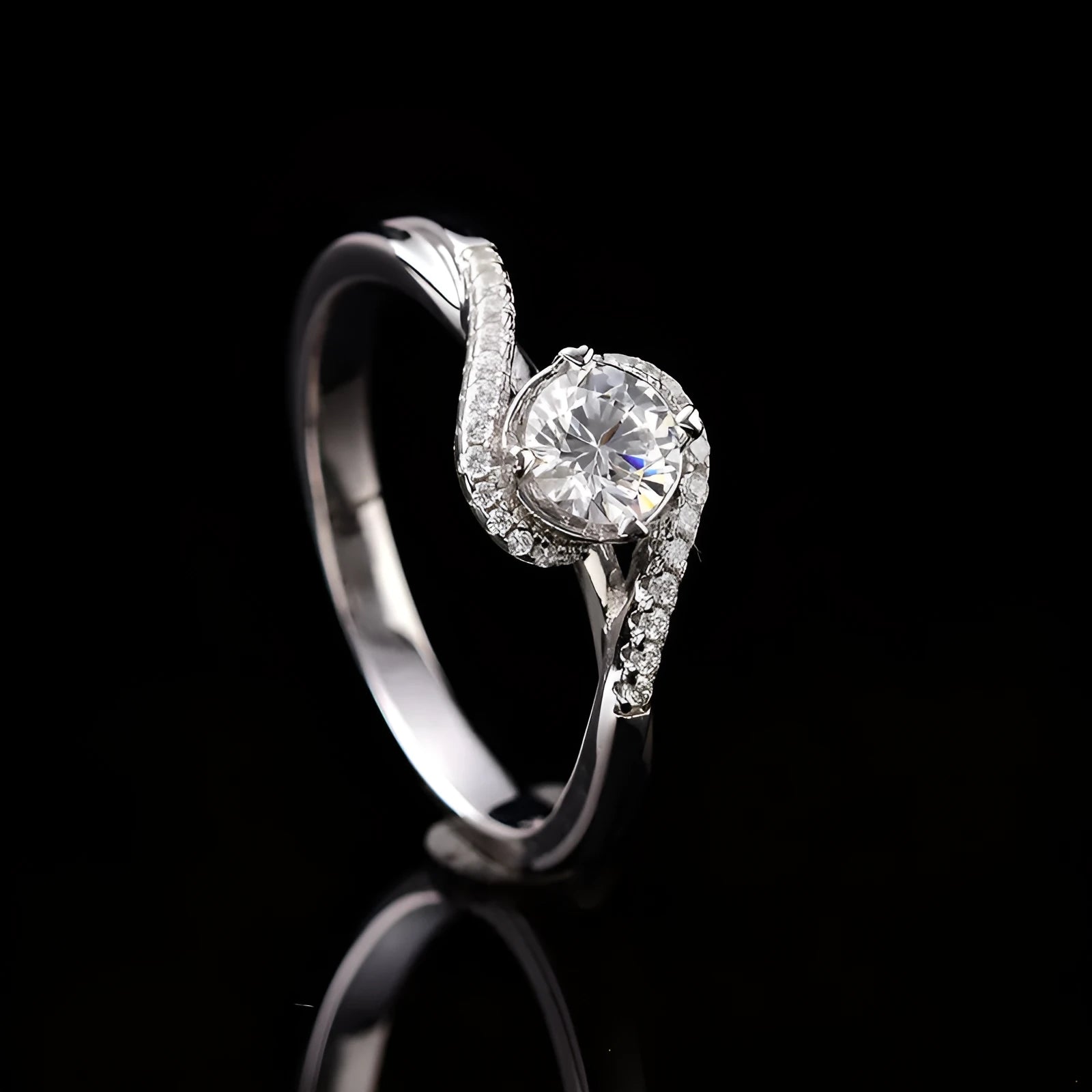 Silver colour geometric women's ring with synthetic moissanite angel eyes pattern and adjustable open mouth design
