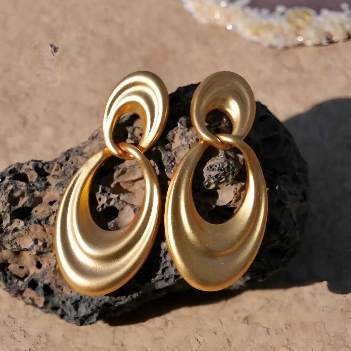 Double circle French retro earrings in plain gold finish with copper construction