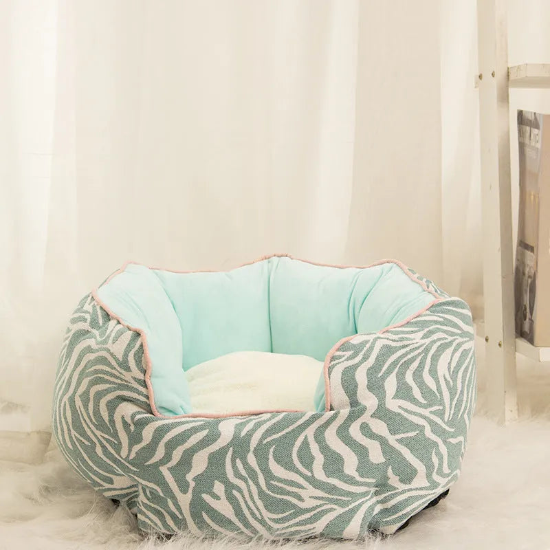 Octagonal pet bed with removable mat in soft wool point design for cats and small dogs