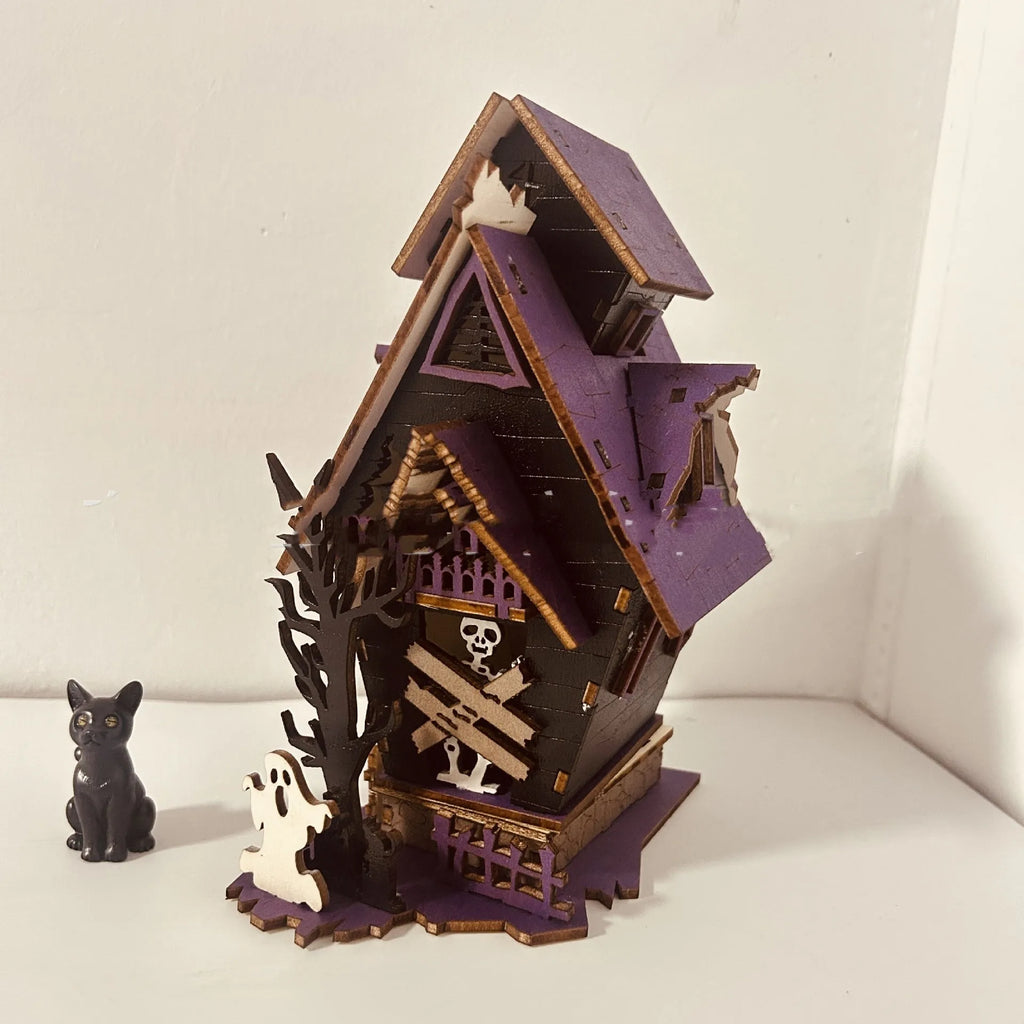 DIY wooden haunted house Halloween table decoration with glowing effect measuring 14x10.5x19cm