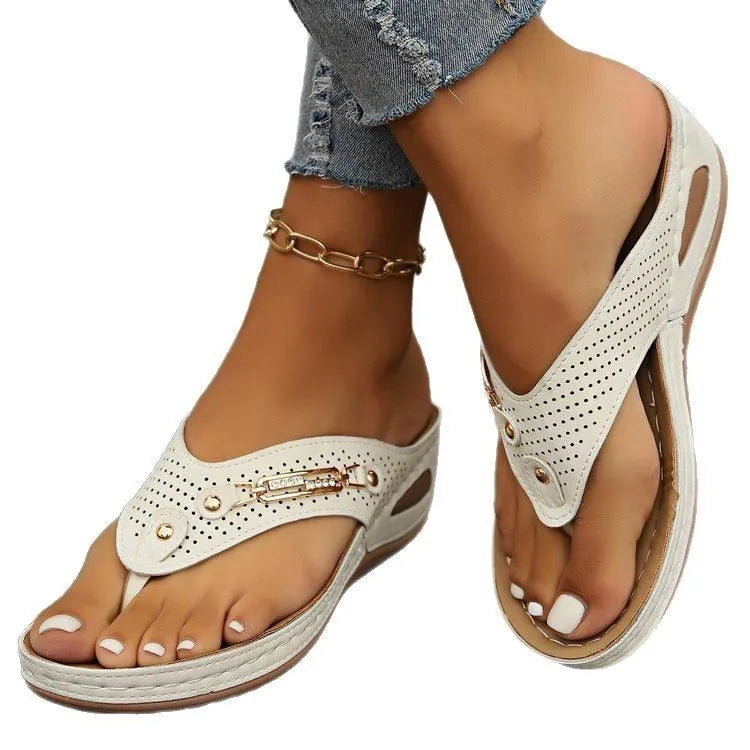 Women's retro flip-flop sandals in light brown with herringbone pattern on strap and EVA sole.