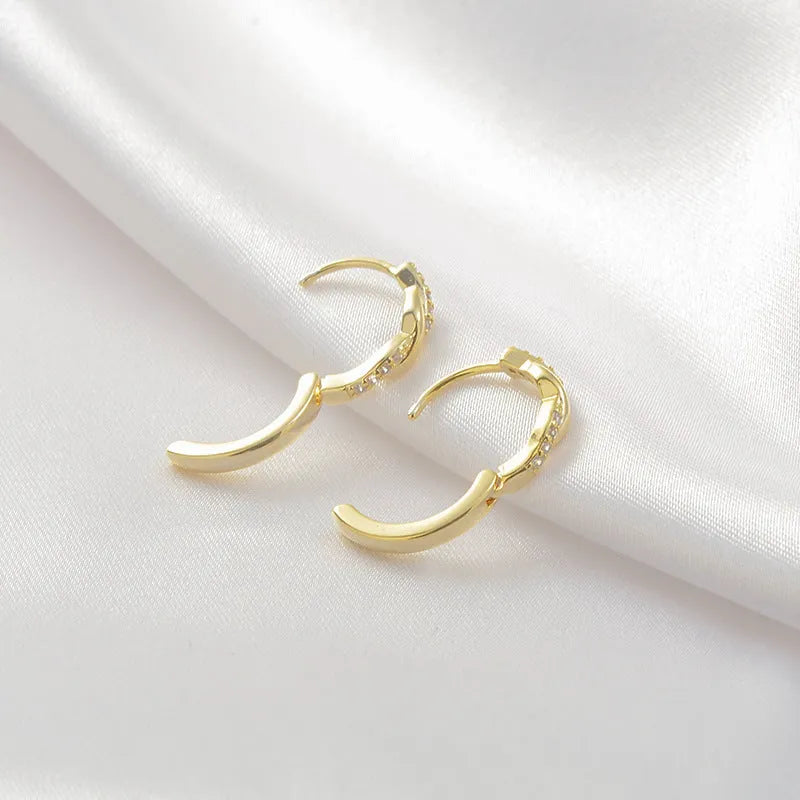 Geometric hemp rope earclip earrings in gold colour with interwoven copper construction