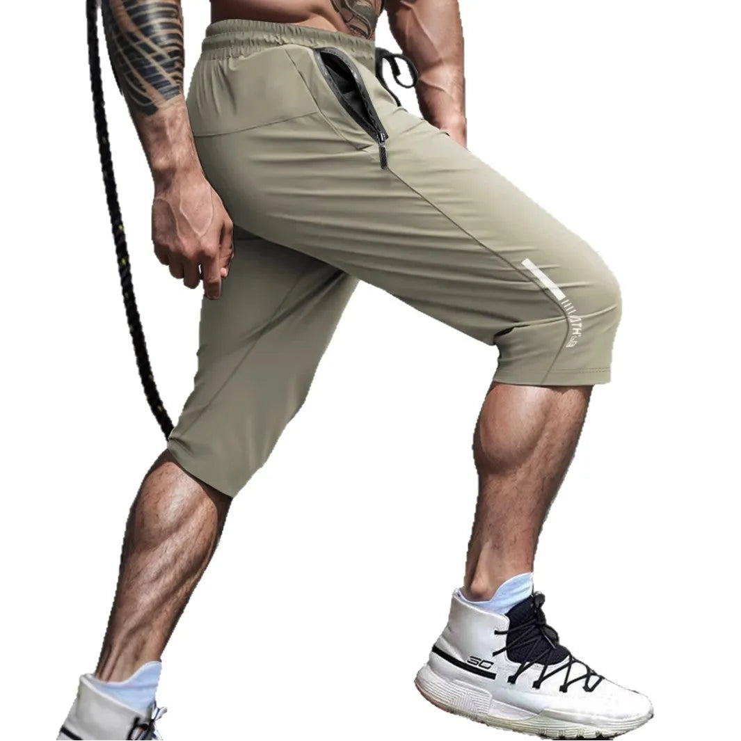 Men's black quick-dry cropped sports trousers with elastic waist and straight leg fit