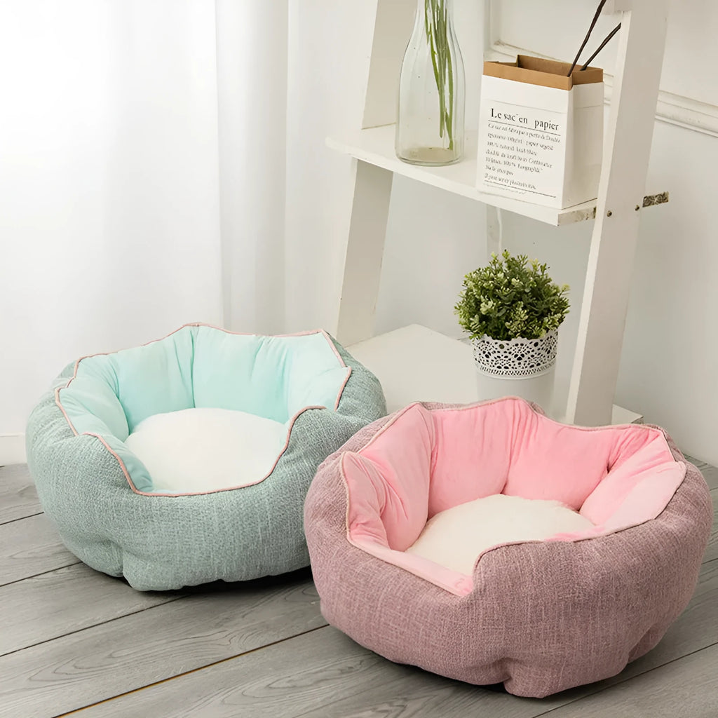 Octagonal pet bed with removable mat in soft wool point design for cats and small dogs