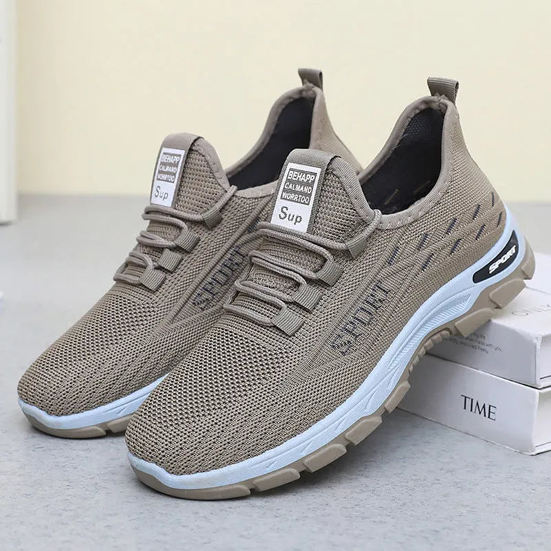 Casual low-top sneakers with PVC soles in various colours for men and women
