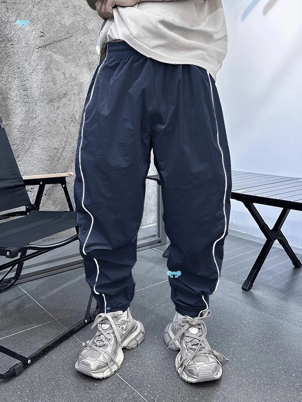Men's loose fit cropped sports trousers in bamboo fibre fabric shown in army green colour.