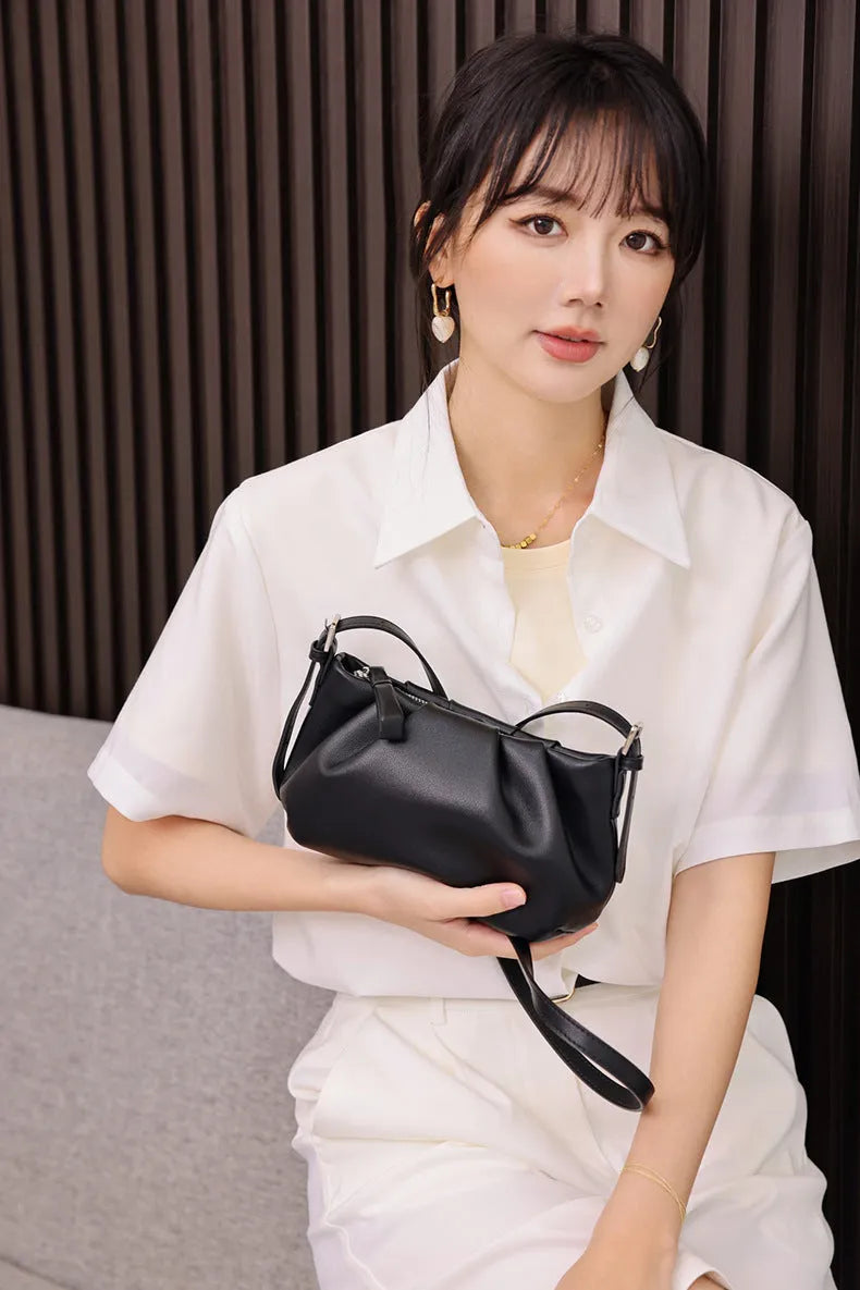 Genuine leather one-shoulder crossbody bag with folds cloud design, zip closure, compact 20x13x7cm size, black colour