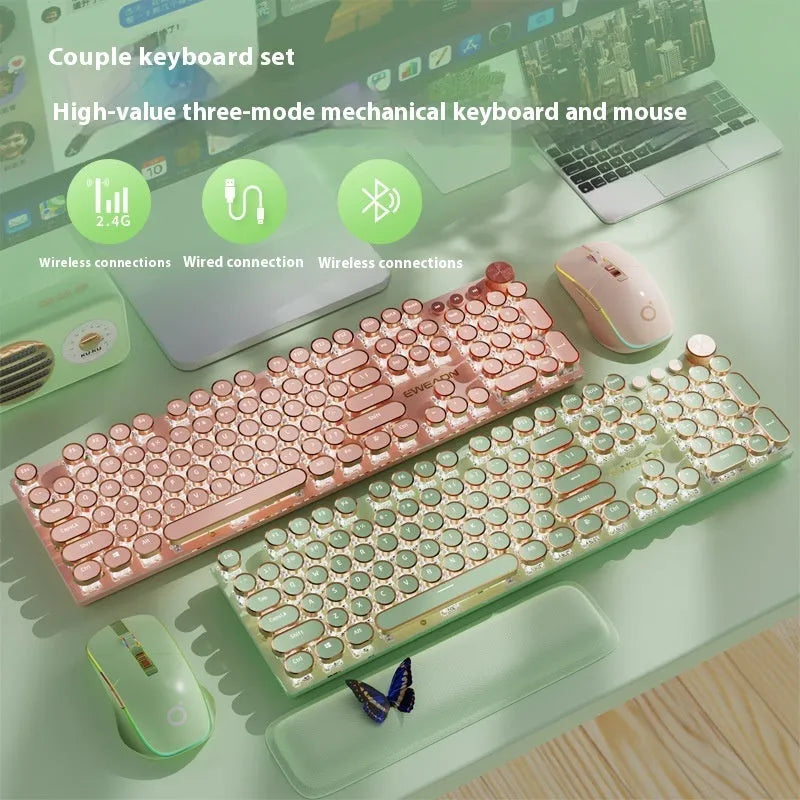 Mechanical keyboard with aluminium panel, white backlighting, and multifunction knob in matcha green colour