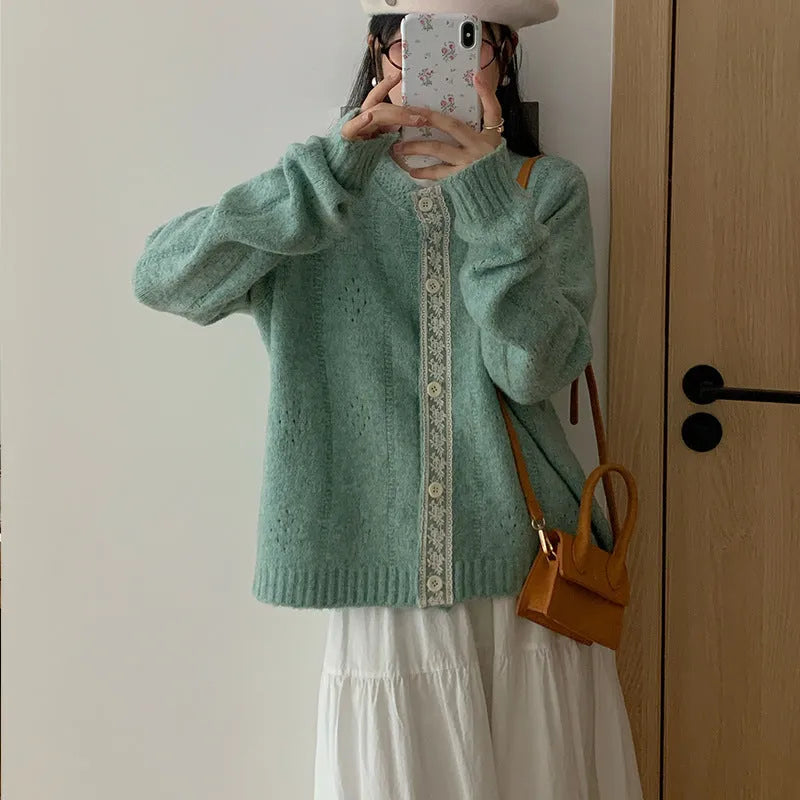 Loose-fitting retro style knitted cardigan coat in light grey colour
