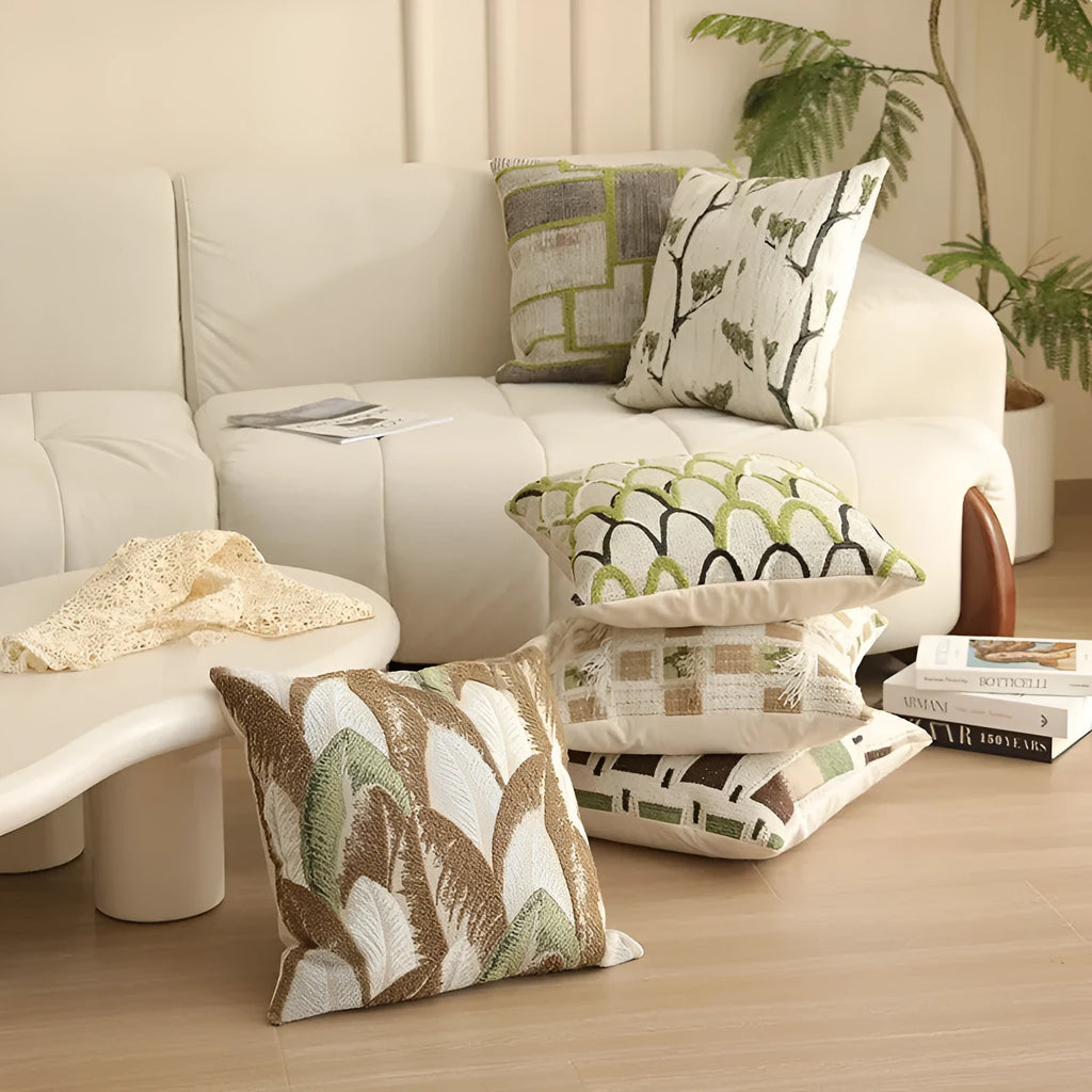 Square 45cm jacquard sofa cushion with woven plant and flower pattern in retro Nordic style.