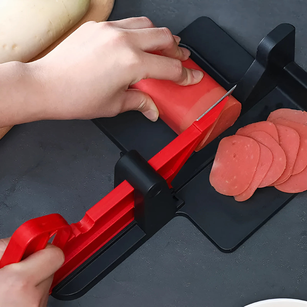 Green or red plastic vegetable cutting machine with stainless steel blades for carrots and potatoes