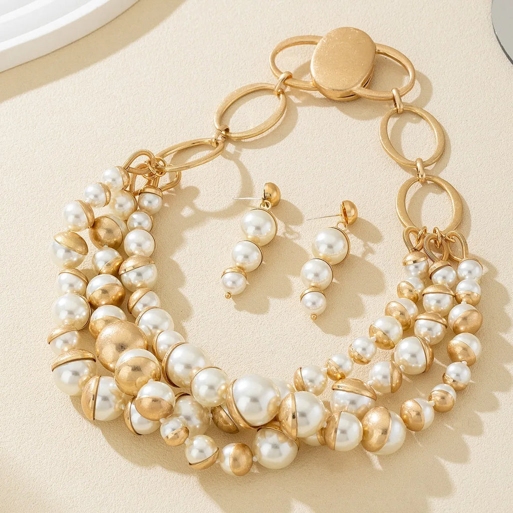Women's imitation pearl necklace with magnetic snap, mother pearl shell pendant, two-ring 45cm option shown on model