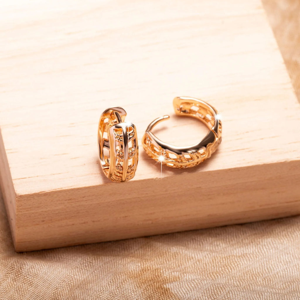 Small copper earrings with hollowed-out leaf and heart shapes in rose gold colour.