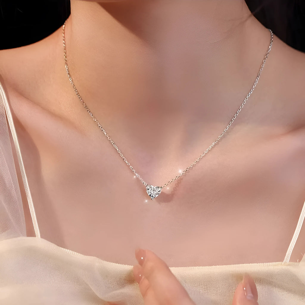 Women's silver-coloured heart necklace with simple copper pendant on chain