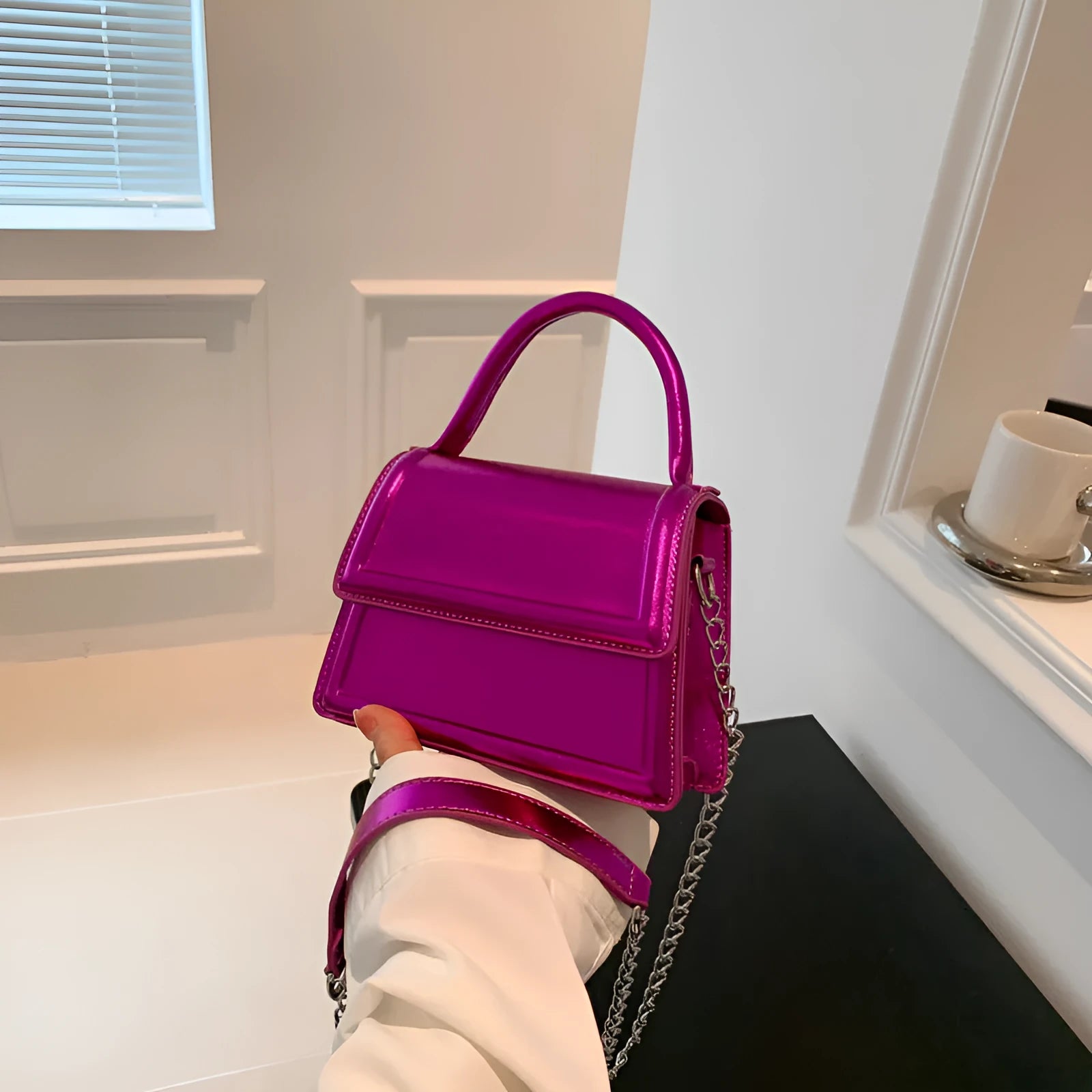 Retro PU crossbody bag in horizontal square shape with sewing line detail