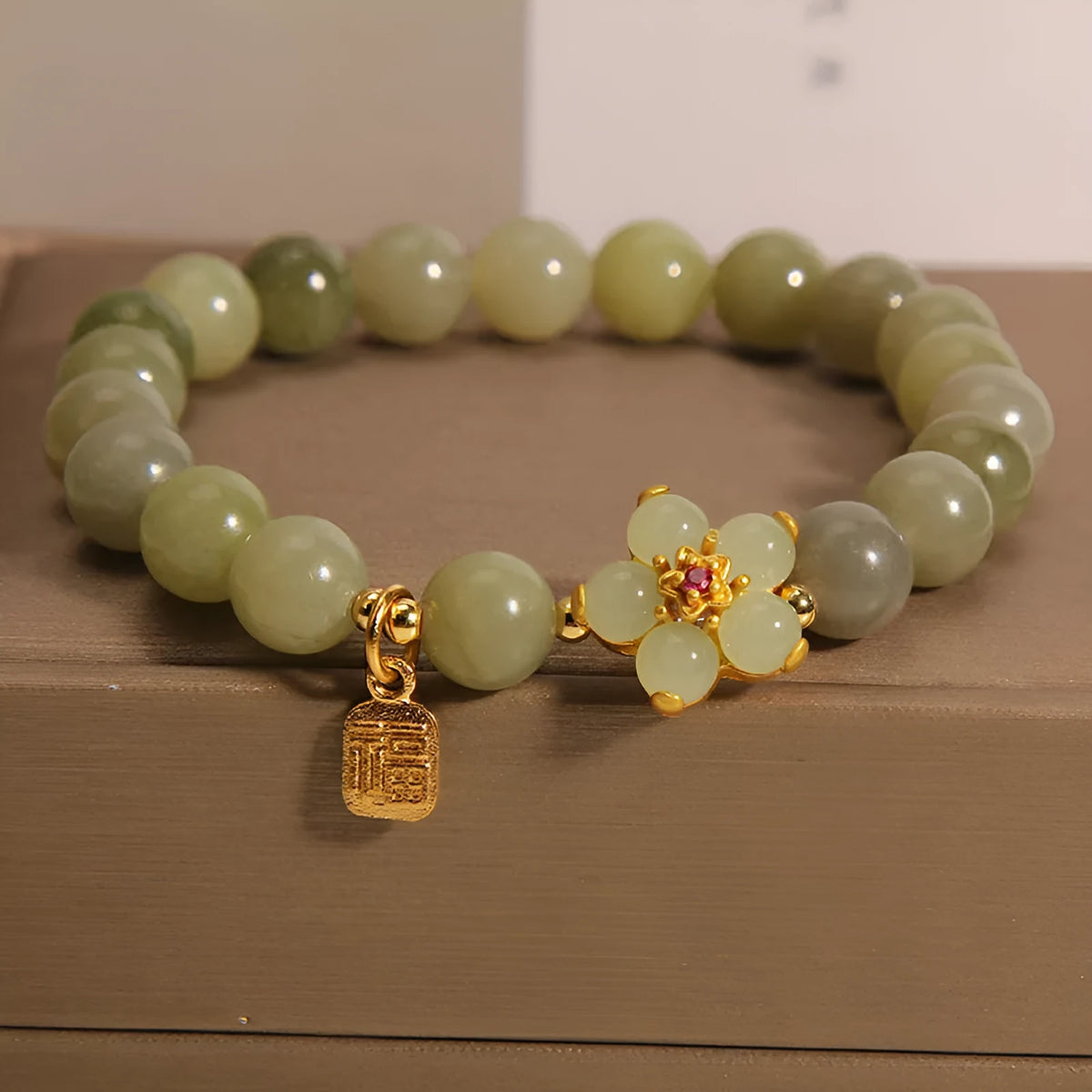 Women's casual bracelet in grey jade colour with alloy construction and adjustable fastening