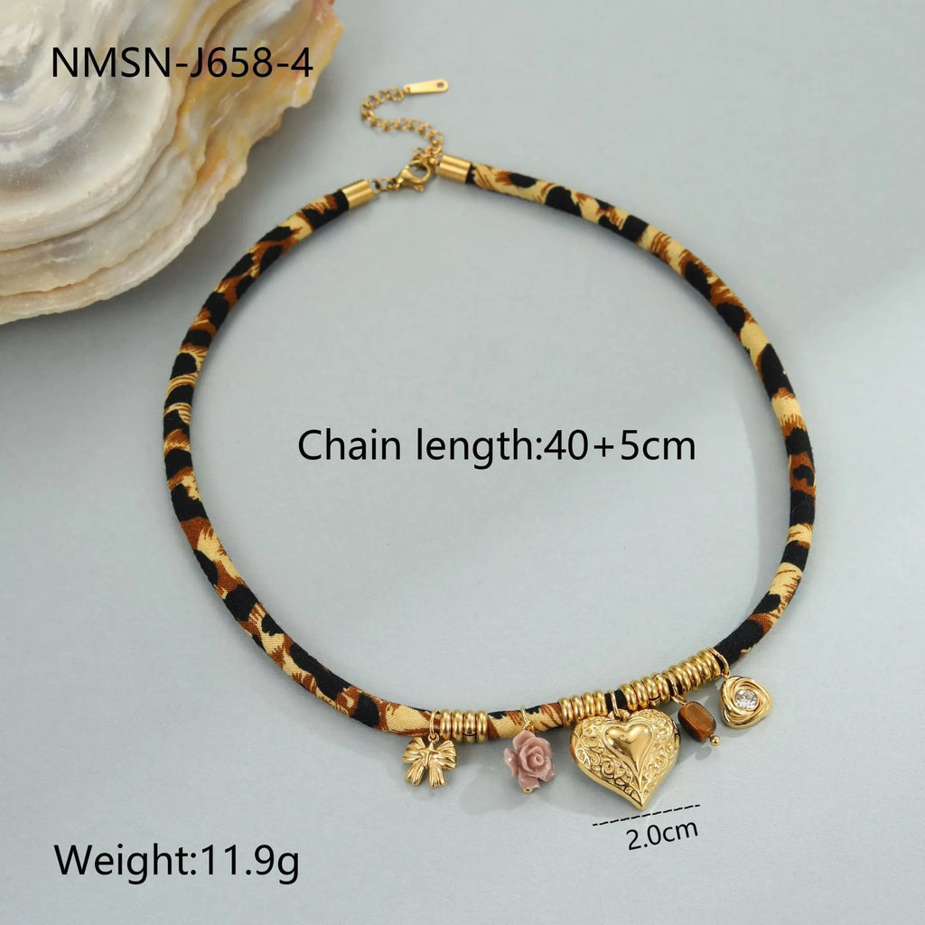 Women's stainless steel necklace with geometric pendant on adjustable 41-50cm chain