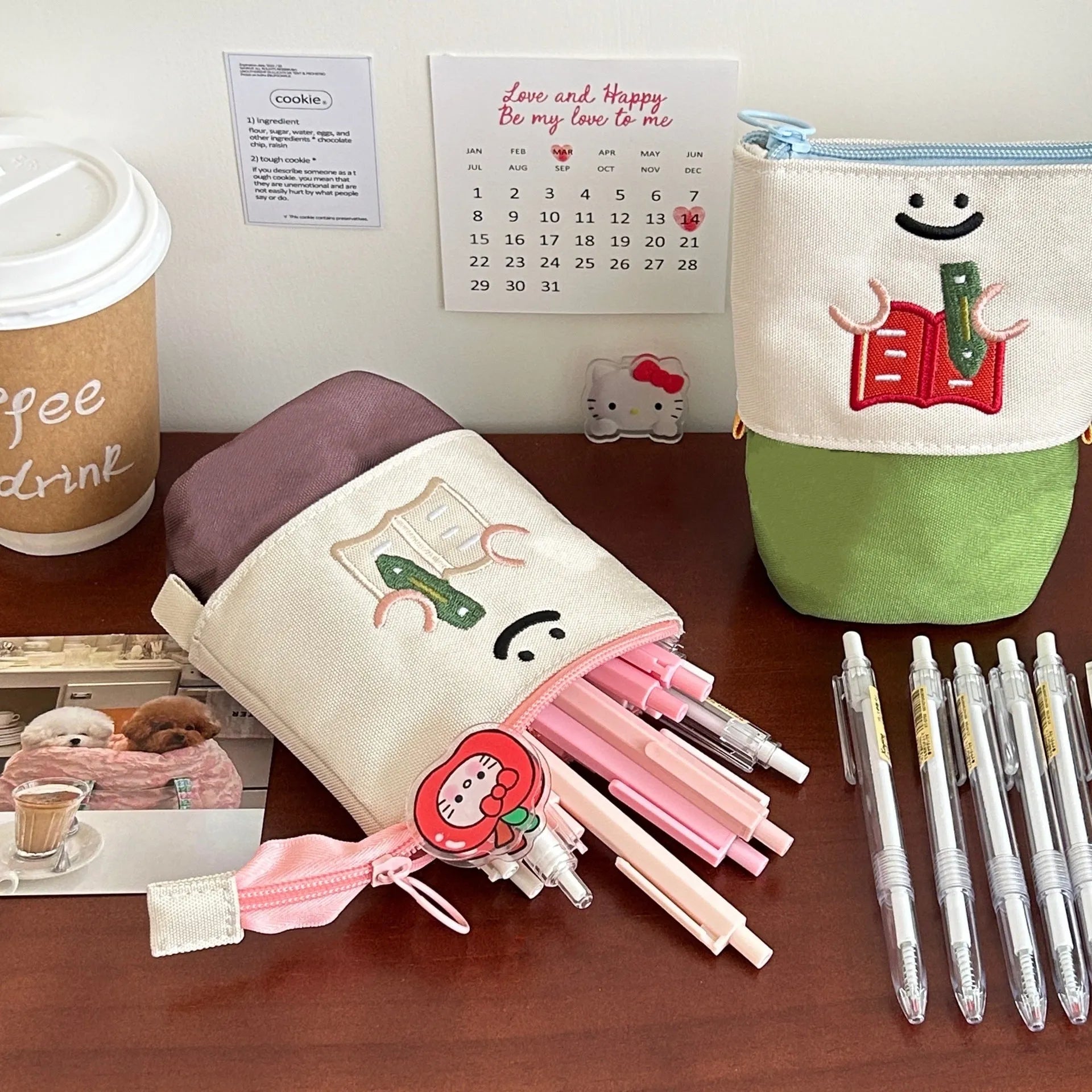 Brown Korean-style cartoon pencil case with Oxford fabric and collapsible design measuring 17x14cm