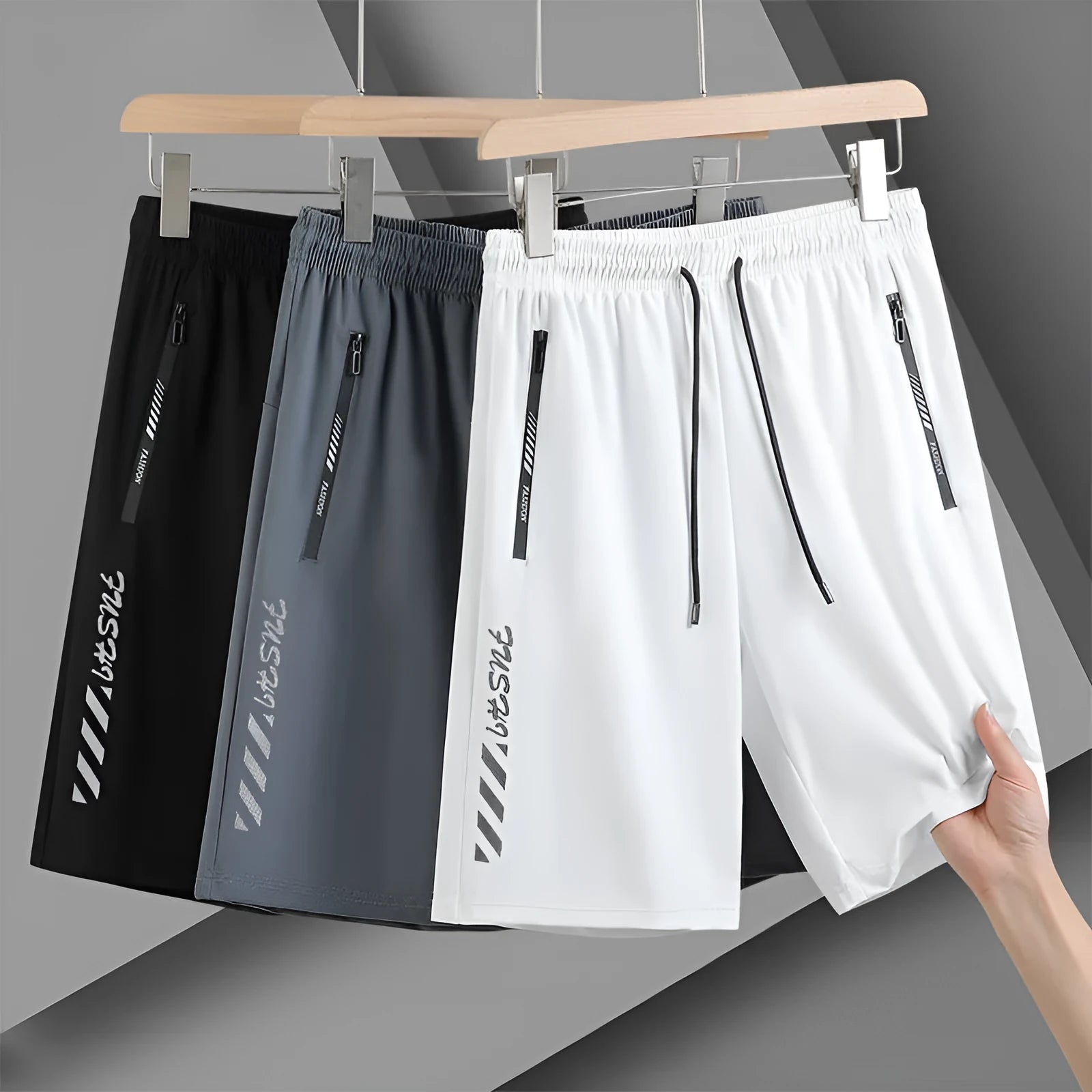 Men's quick-drying nylon sports shorts in loose fit with elastic waistband