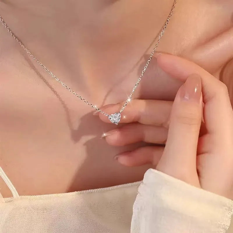 Women's silver-coloured heart necklace with simple copper pendant on chain