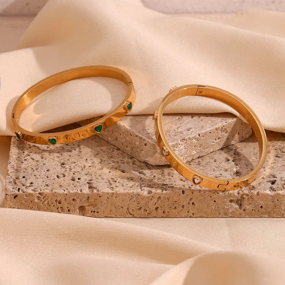 Stainless steel women's bracelet with micro-inlaid peach heart in golden-green or golden-white diamond electroplated finish