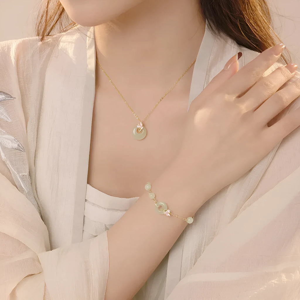 925 silver orchid necklace with peace buckle fastening and geometric flower pendant on O-ring chain