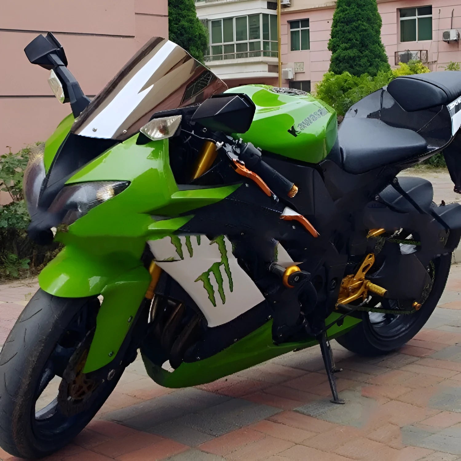 Motorcycle windscreen for Kawasaki ZX-6R and ZX-10R in blue or brown tint