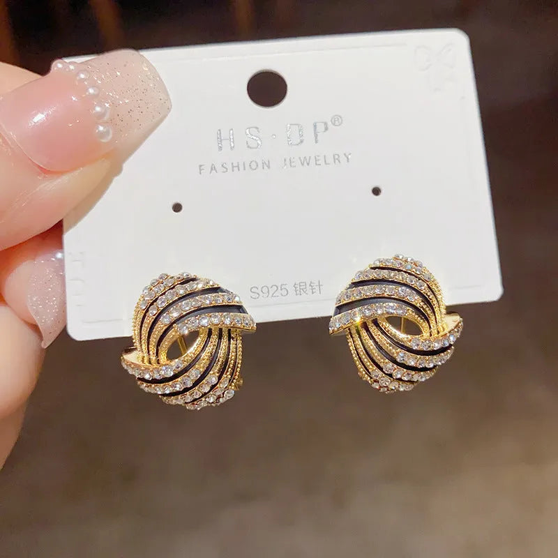 Super-flashing rhinestone ear studs with thick real gold plating on copper in a geometric ring style