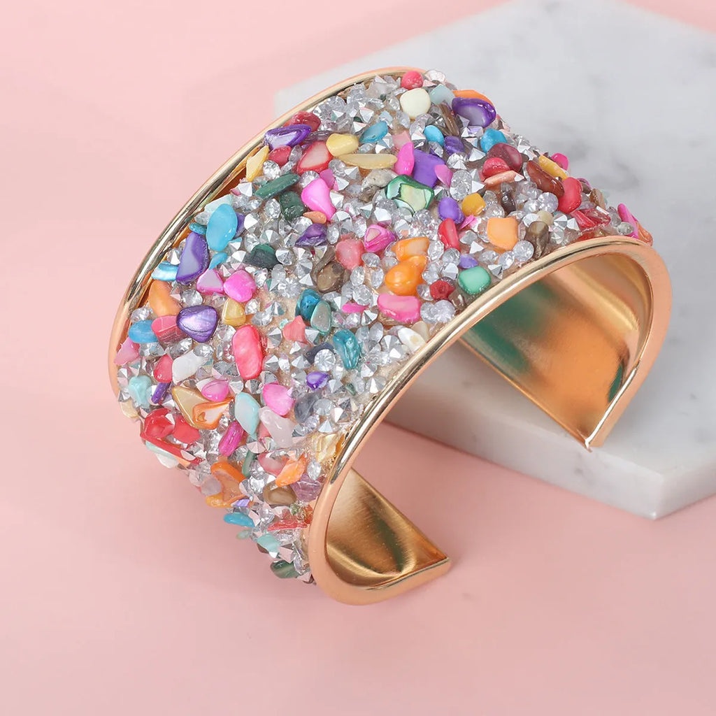 Women's retro C-shaped opening bracelet in zinc alloy with electroplated gravel colour finish, colour YR3019