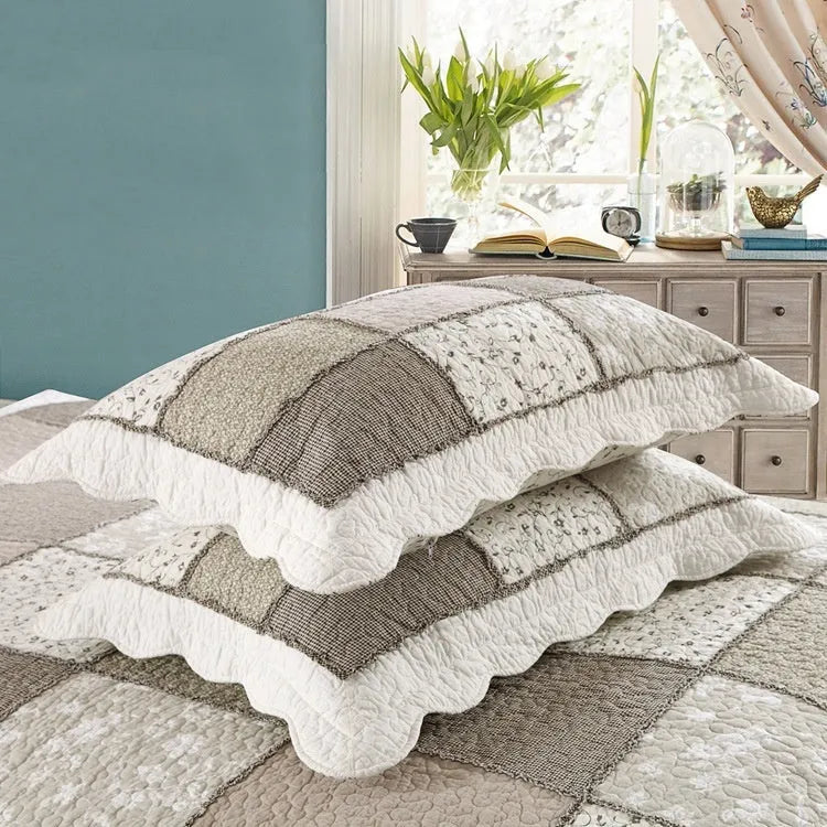 Pure cotton quilted three-piece bedding set with bed cover and two pillowcases in Korean-style pattern