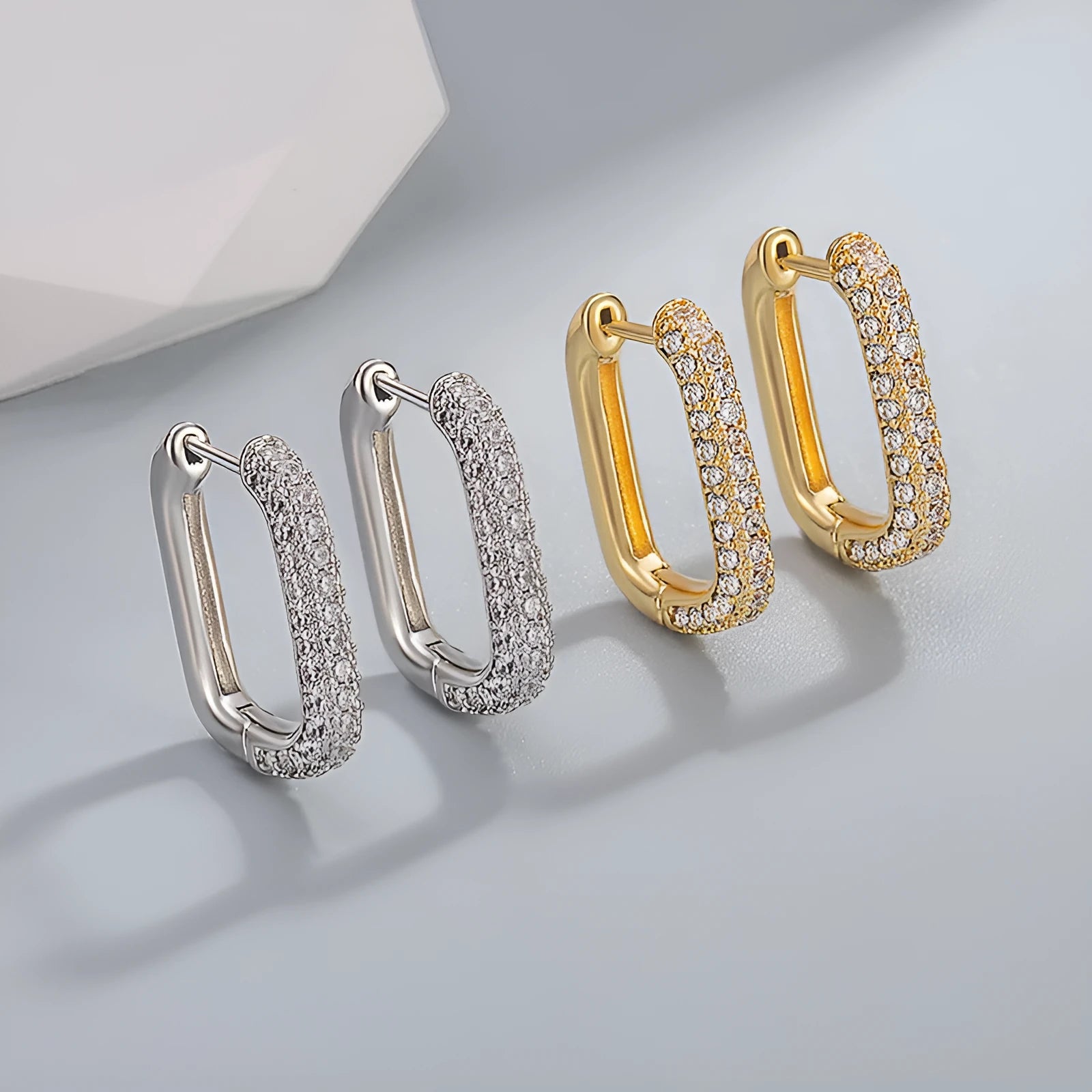 U-shaped women's ear clip in copper with white gold or yellow gold finish for non-pierced wear