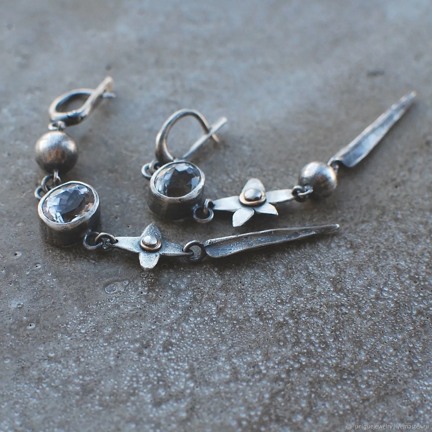 Hesheng antique silver geometric long pendant earrings with rhinestone XINGX design.