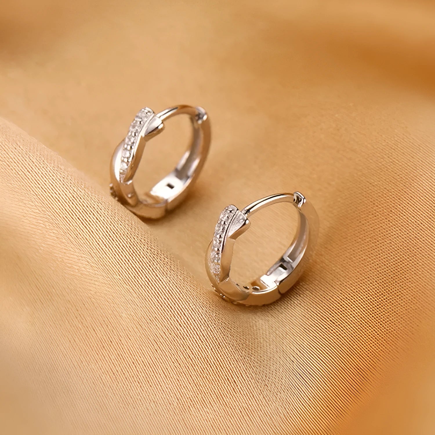 Geometric hemp rope earclip earrings in gold colour with interwoven copper construction