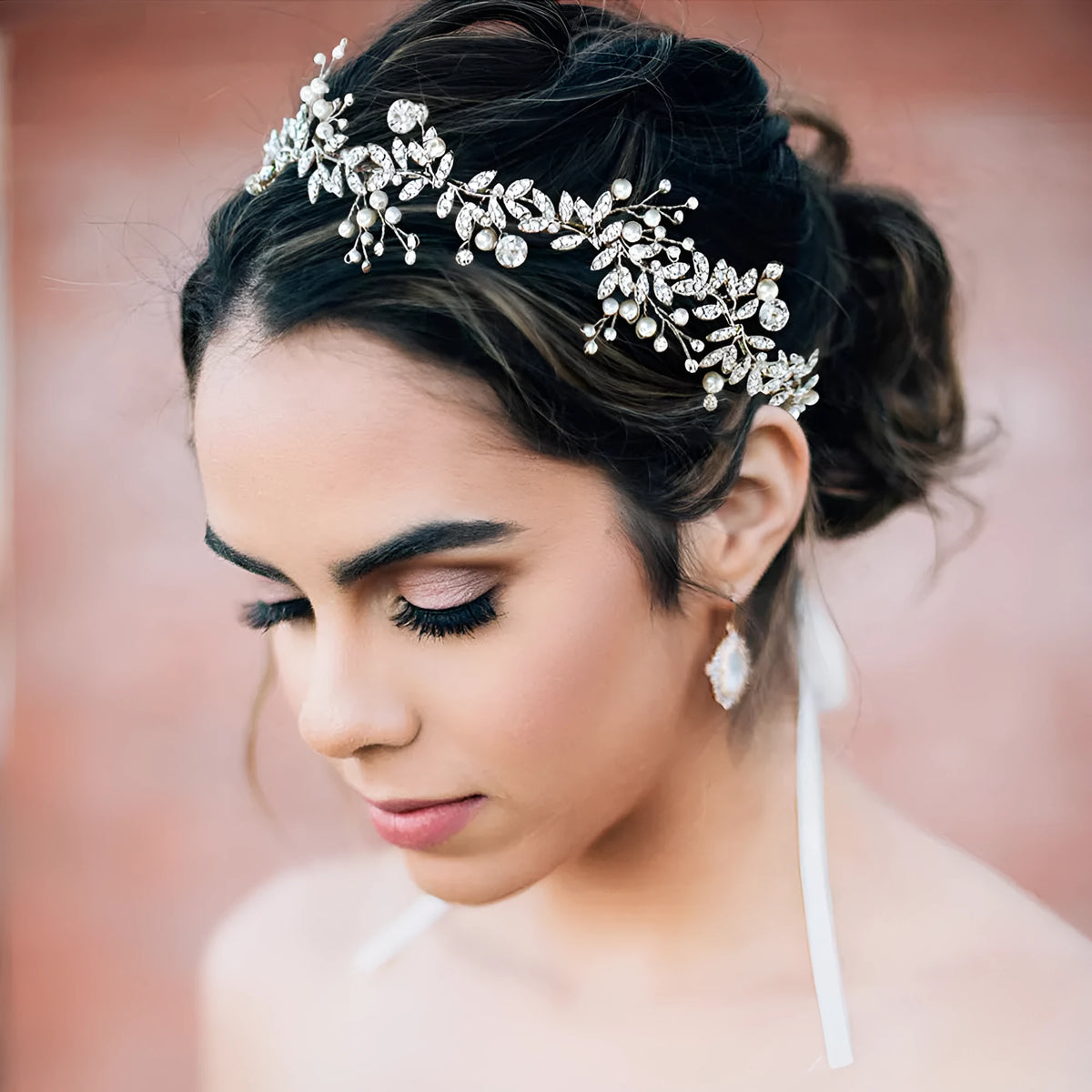 Bridal hair band with rhinestone accents on a wave-shaped alloy frame in silver and gold colours