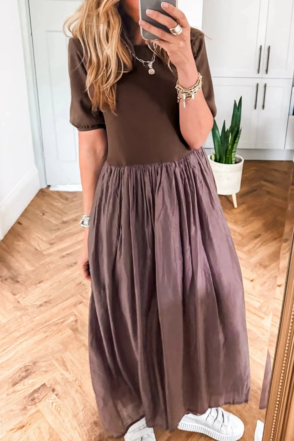 Women's short sleeve knitted patchwork dress in coffee with high waist and mid-length skirt, sizes S to XL