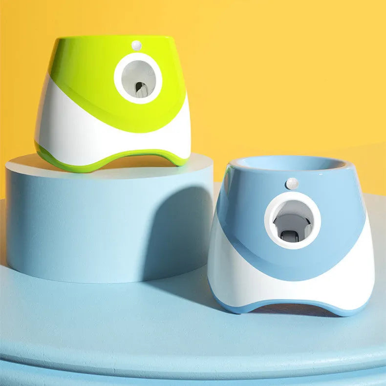 Automatic tennis ball launcher dog toy in blue ABS with Type-C charging and three tennis balls