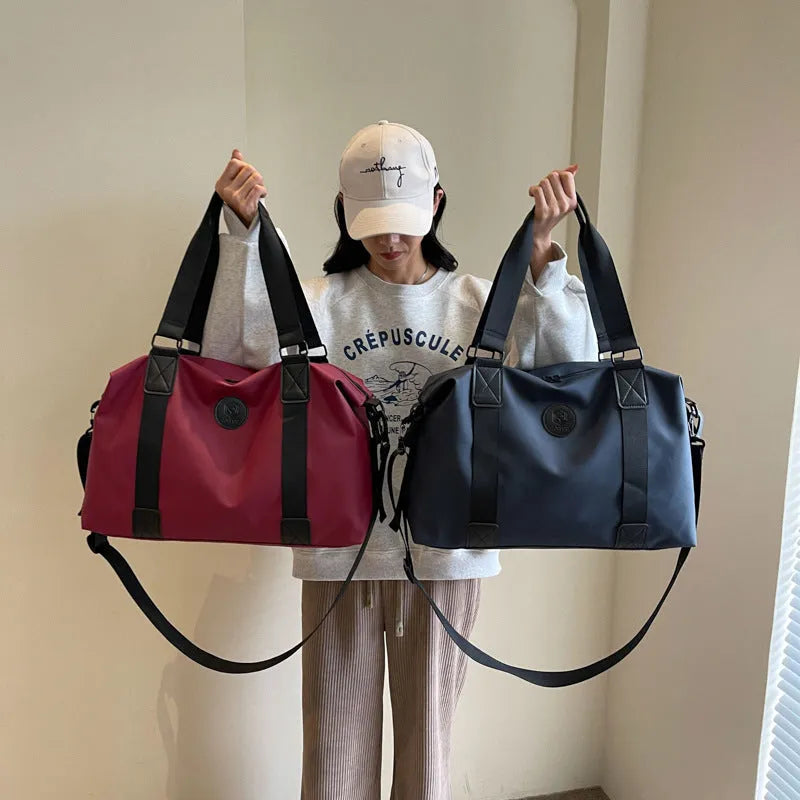 Large capacity waterproof travel bag in Oxford cloth with breathable back panel and multiple colour options