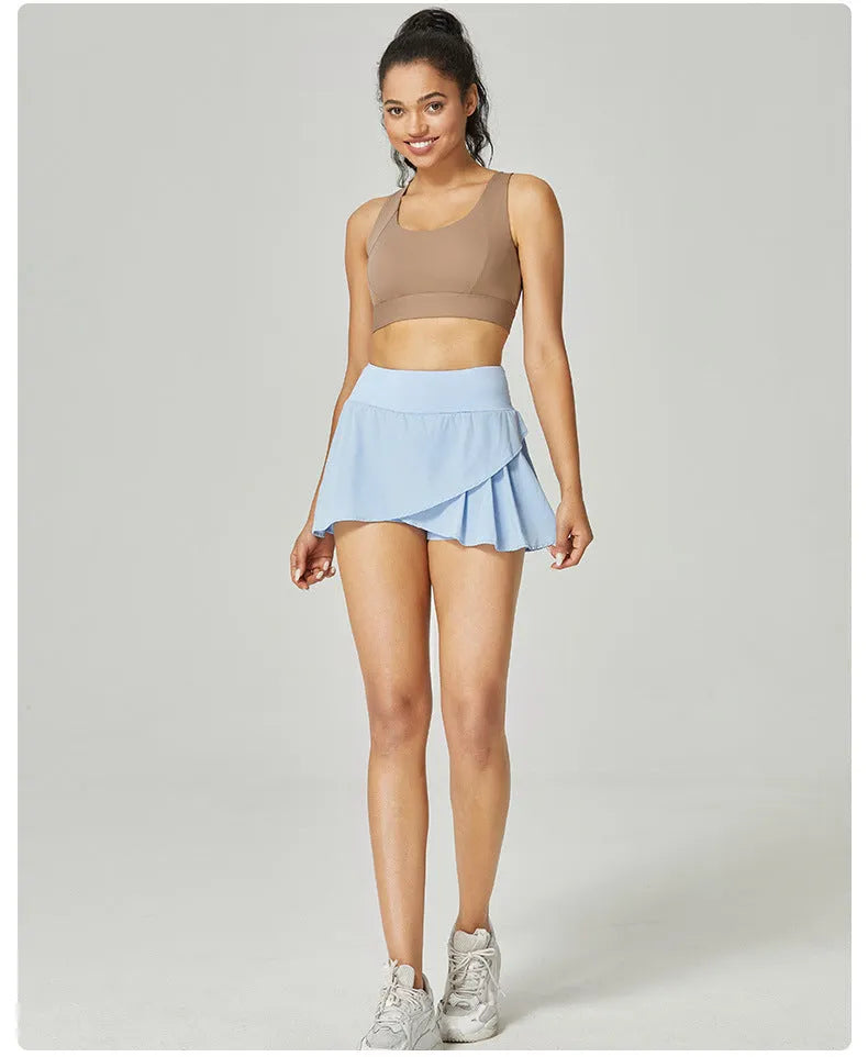 Women's solid colour quick-dry sports shorts in nylon and spandex fabric