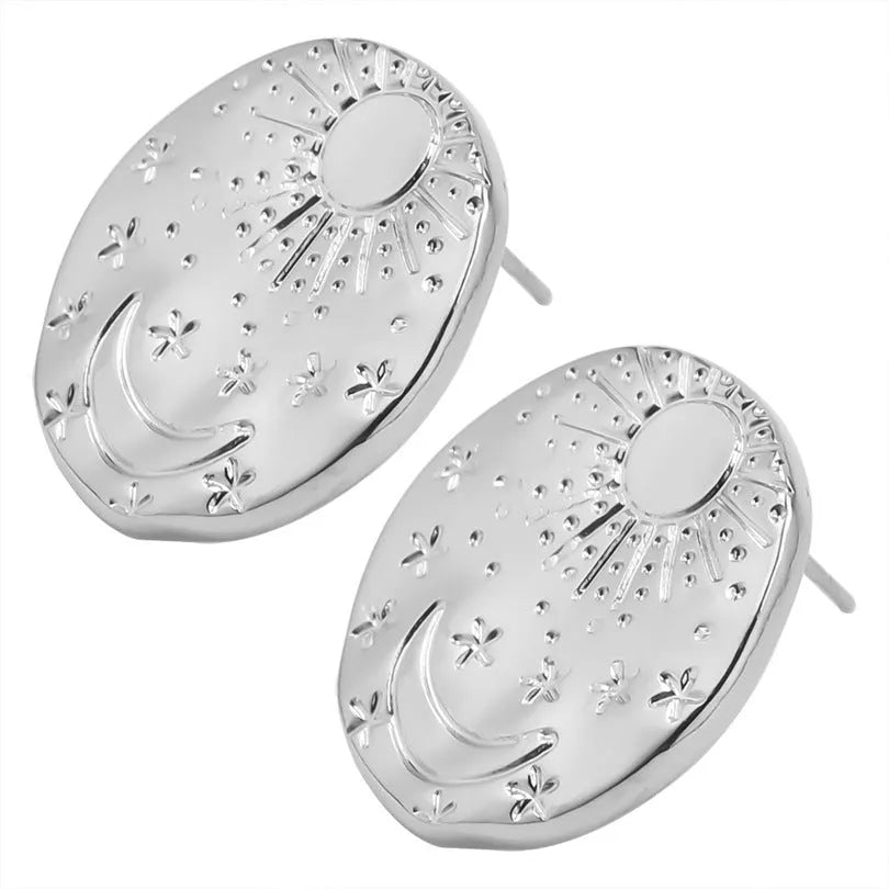 Geometric seashell stud earrings in stainless steel with gold or silver electroplated finish