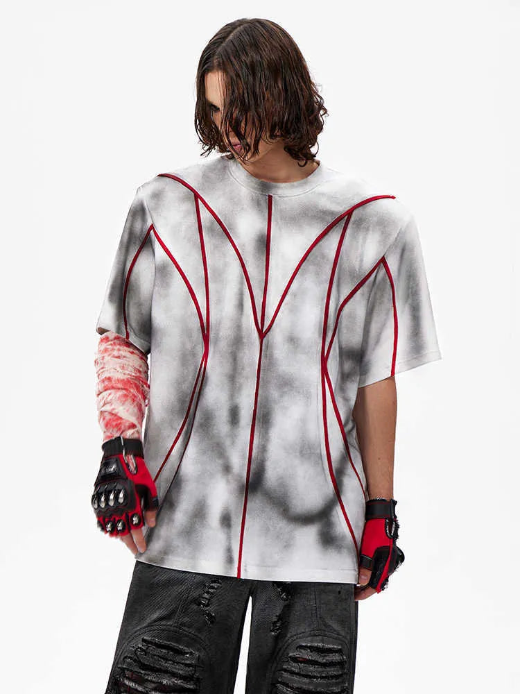 Padded shoulder short sleeve T-shirt with three-dimensional line patchwork round neck