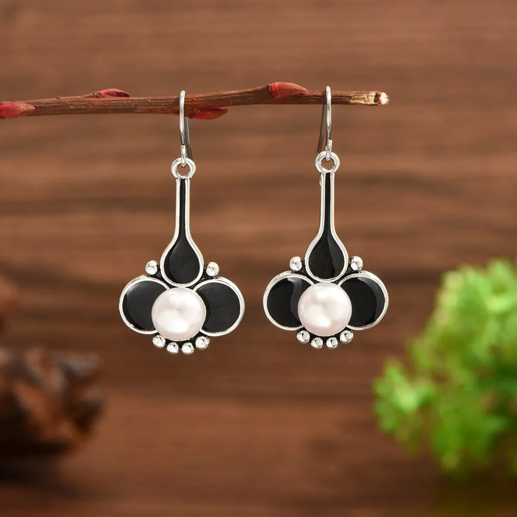 Women's retro fashion earrings in electroplated silver alloy for office lady style