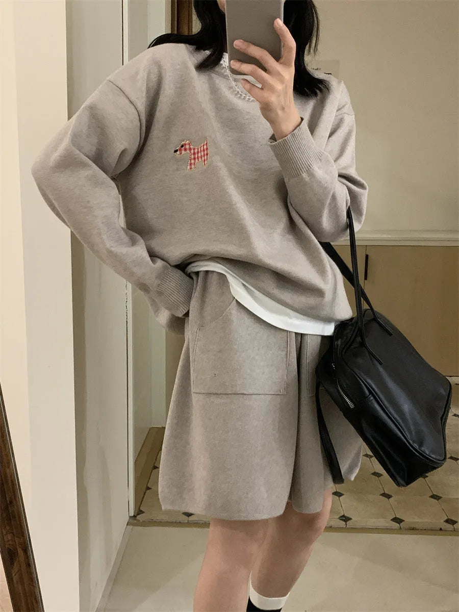 Women's milk blue casual knitted sweater and shorts suit with animal embroidery pattern