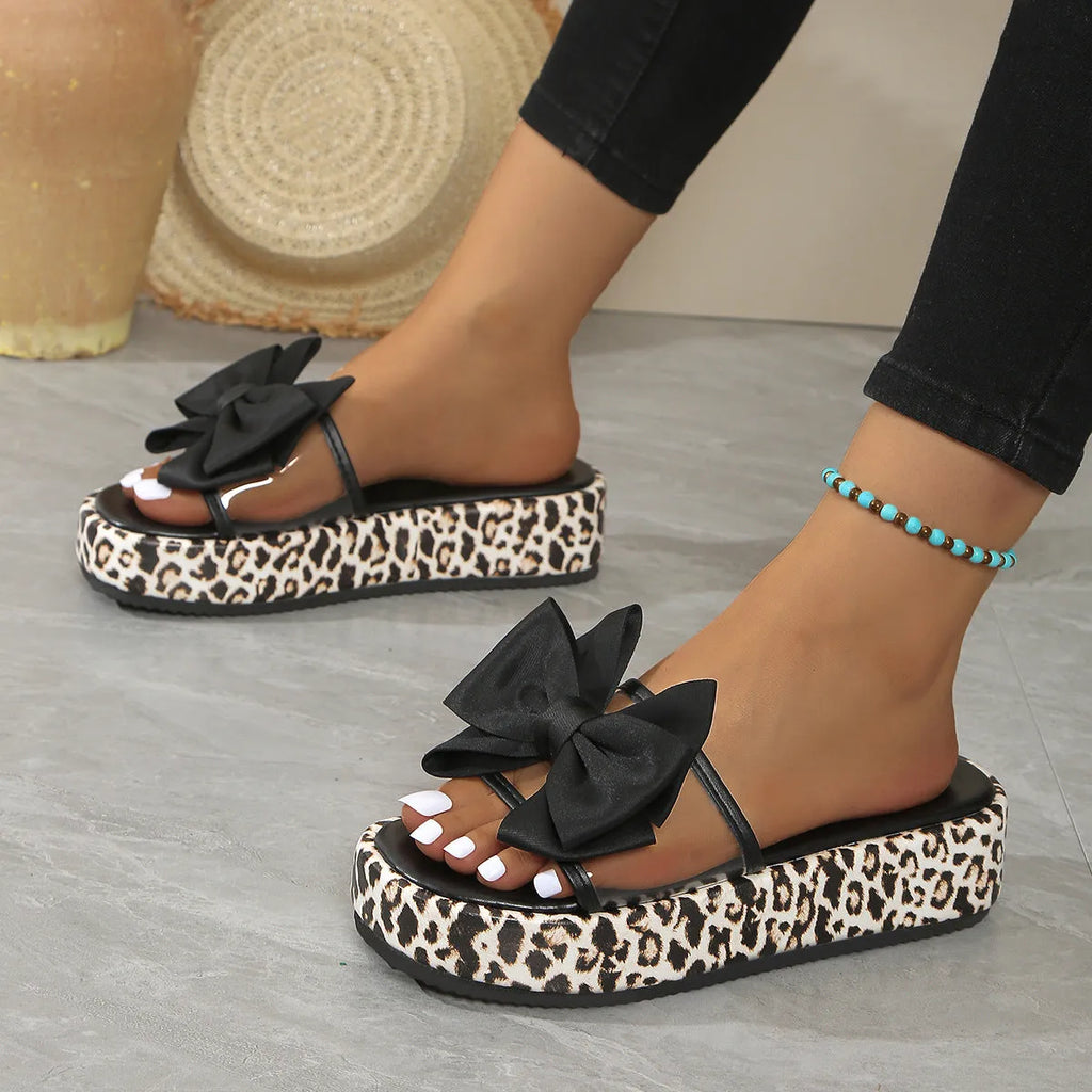 Women's leopard print beach slippers with thick sole and round toe design