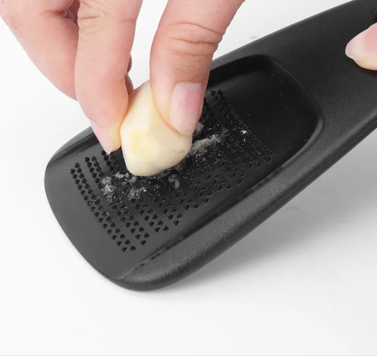Six stackable kitchen gadgets with brush in colour box, made from plastic and stainless steel