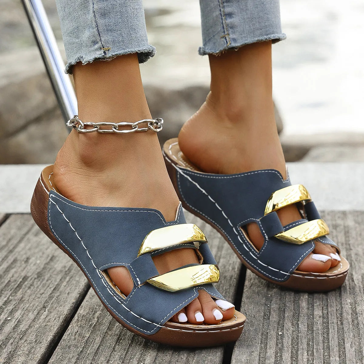 Men's white Roman-style platform sandals with an artificial PU upper and rubber sole on a plain background.