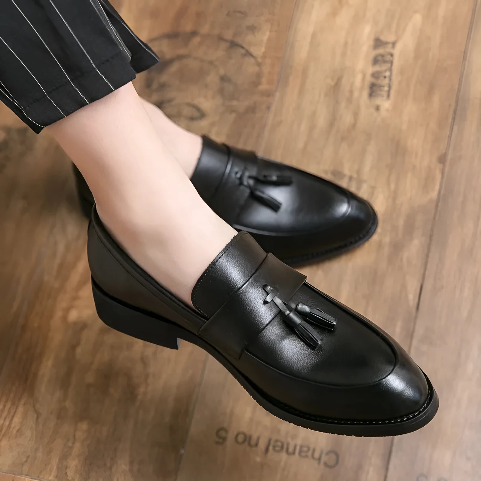 Men's black and brown tassel slip-on business casual shoes with a rubber sole