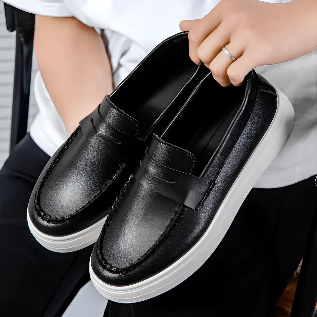 British-style men's casual leather shoes with round toe in white, black and white, and khaki colour options