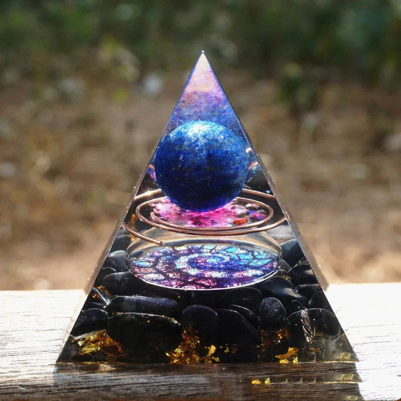 Clear epoxy resin pyramid ornament with natural crystal gravel inside, 6cm geometric shape