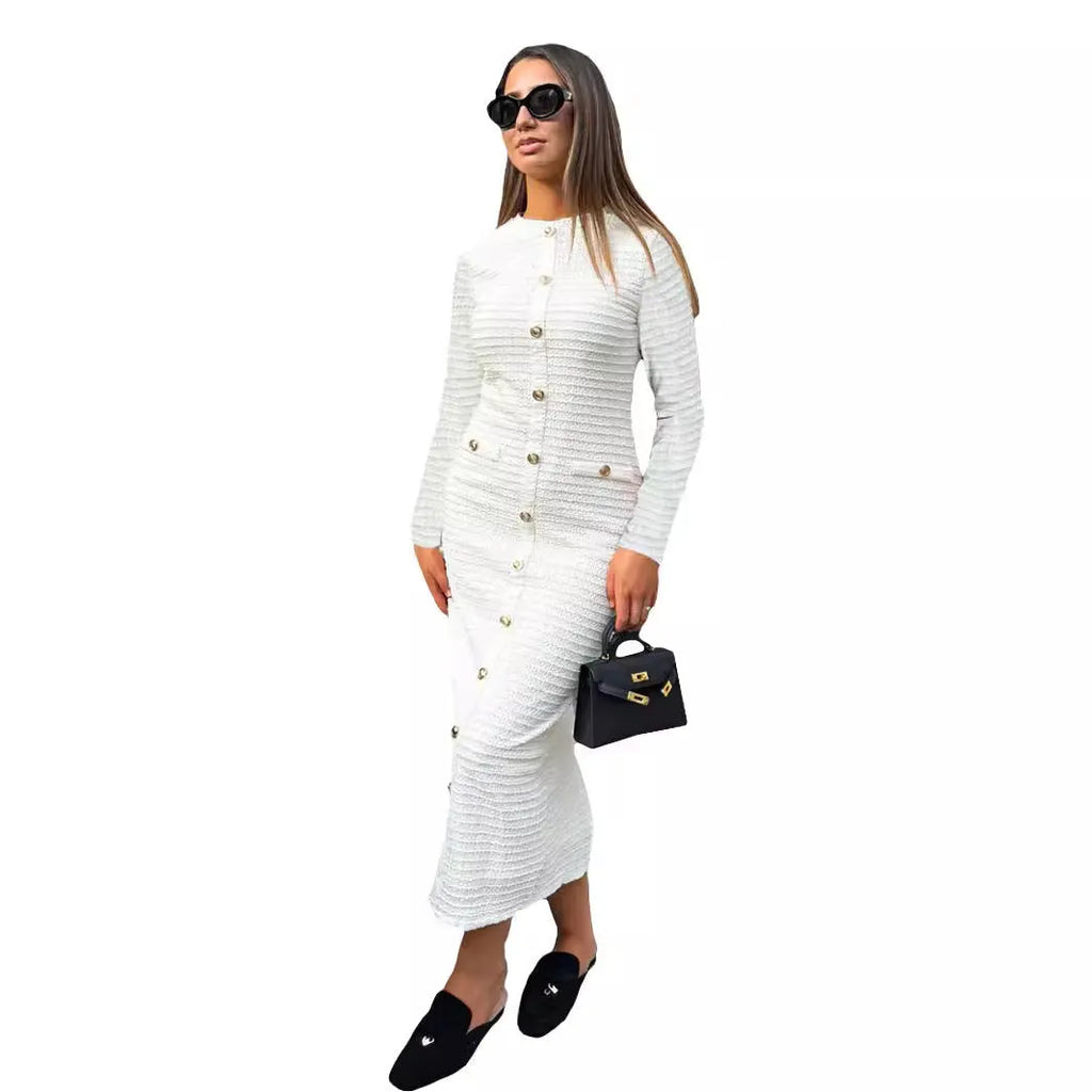French retro slim fit knitted long-sleeved dress for women in black or white