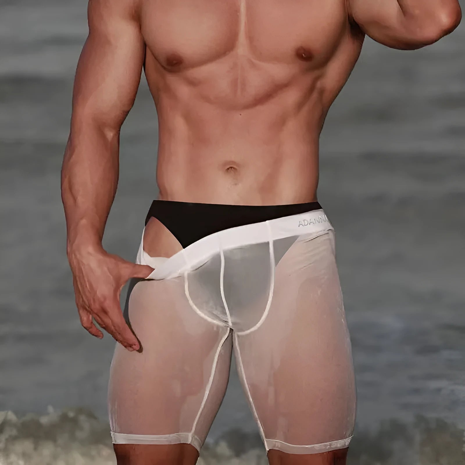 Men's solid colour mesh shorts with seamless construction and hip lifting function